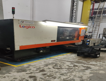 INJETORA DE PLÁSTICOS SANDRETTO LÓGICA 770/220 ANO 2011