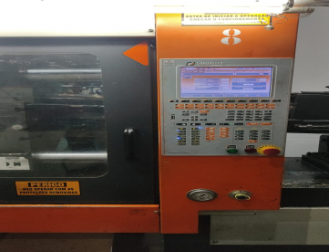 Foto: INJETORA DE PLÁSTICOS SANDRETTO LÓGICA 770/220 ANO 2011