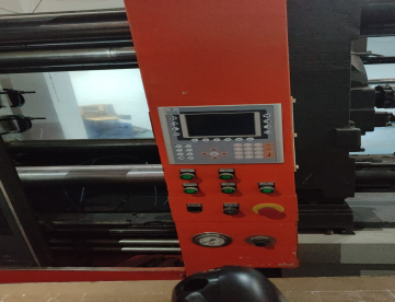 Foto: INJETORA DE PLÁSTICOS - SANDRETTO - LÓGICA 2800/450 ANO 2010