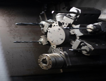 Foto: TORNO CNC AUTOMÁTICO MULTITAREFA - INDEX ABC - ANO 2014