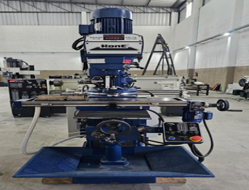 FRESADORA FERRAMENTEIRA KONE - ISO 30 - COM INVERSOR NOS TRÊS EIXOS - SEM USO