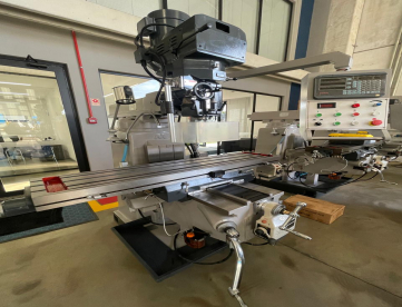 Foto: FRESADORA FERRAMENTEIRA - SINO - ISO 40 - COM DIGITAL NOS 3 EIXOS - COMPLETA - MÁQUINA NOVA