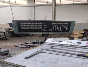 Foto: TORNO MECÂNICO - CLEVER - L-1640 - 410 X 1000MM - ANO 2011