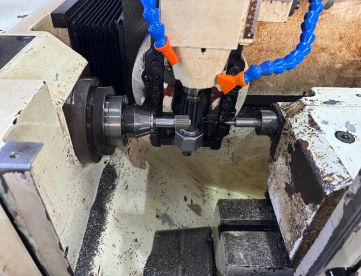 Foto: GERADORA DE ENGRENAGENS CNC - VITOR BUONO - MODELO YKJ 3610 - ANO 2007