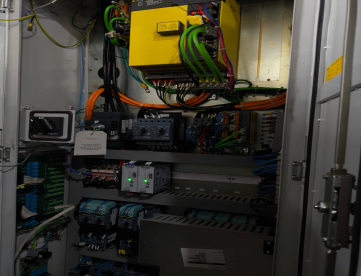 Foto: CENTRO DE USINAGEM VERTICAL - ROMI - D1000 - ANO 2021 - COMANDO FANUC - 1000 x 610 x 640 MM