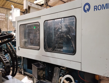 Foto: INJETORA DE PLÁSTICOS ROMI PRIMAX 450 ANO 1999 - RETROFITADA 2025 + ROBO STARSEIKI