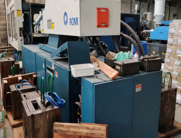 Foto: INJETORA DE PLÁSTICOS ROMI PRIMAX 450 ANO 1999 - RETROFITADA 2025 + ROBO STARSEIKI