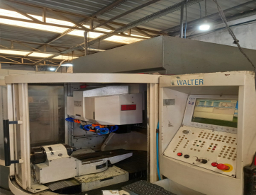 Foto: AFIADORA CNC 5 EIXOS WALTER HELITRONIC MINI POWER- HCM 600 -COM GARREGAMENTO AUTOMÁTICO DE BLANKS -ANO 2004  RETROFITADA ANO 2019