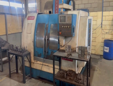Foto: LOTE CENTRO DE USINAGENS VERTICAIS  - DISCOVERY 760  - SINITRON VMC -105 - VEKER CVK-1000