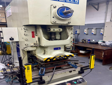 PRENSA EXCÊNTRICA - 40 TONELADAS - VANTEMAQ - JH 21-40 + ALIMENTADOR DESBOBINADOR 200 MM X 800 KG X 2,5 MM - ANO 2010