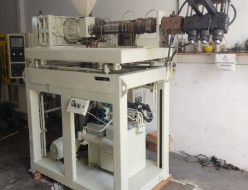 Foto: MÁQUINA SOPRADORA DE PLÁSTICOS PAVAN ZANETTI HDL 5L AN0 2012 (REFORMADA 2026)