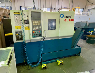 CENTRO DE TORNEAMENTO - ROMI - GL240 - ANO 2010 - 240 x 400 MM - COMANDO FANUC