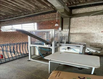 Foto: MÁQUINA APLICADORA DE SELOS DE INDUÇÃO EM TAMPA PLÁSTICA ANO 2024 (SEMINOVA)