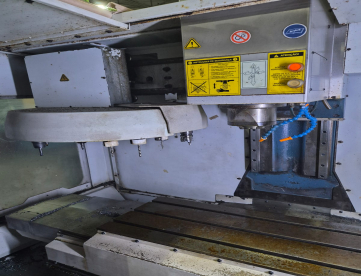 Foto: CENTRO DE USINAGEM VERTICAL - ROMI - DISCOVERY 560 - RPM 10.000- COMANDO FANUC - ANO 2007