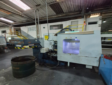 Foto: CENTRO DE USINAGEM VERTICAL - ROMI - DISCOVERY 560 - RPM 10.000- COMANDO FANUC - ANO 2007