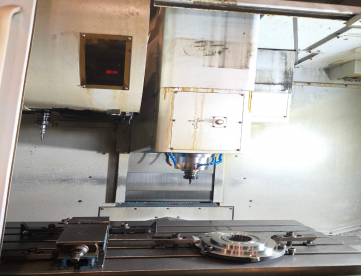 Foto: CENTRO DE USINAGEM VERTICAL - ROMI - D1000 - ANO 2018 - COMANDO FANUC - 1000 x 610 x 640 MM