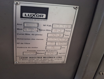 Foto: Prensa Hidráulica Luxor 40 Toneladas p/ vulcanização — Quatro Colunas