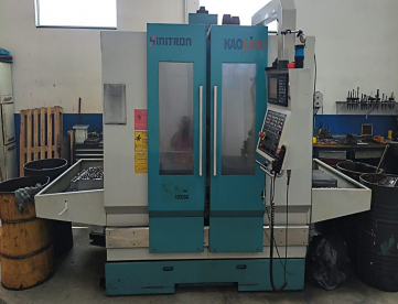 FRESADORA CNC SINITRON KAO1000 - CURSO 1000 X 500 X 500 -MAQUINA MUITO CONSERVADA -ANO 2009