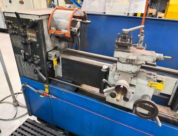 Foto: TORNO MECÂNICO - ROMI - R20 - 400 x 1000 MM - COM NR12