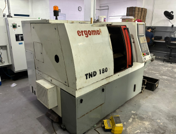 CENTRO DE TORNEAMENTO ERGOMAT TND180 -COMANDO FANUC-COM TRANSPORTADOR DE CAVACO  ANO 2009