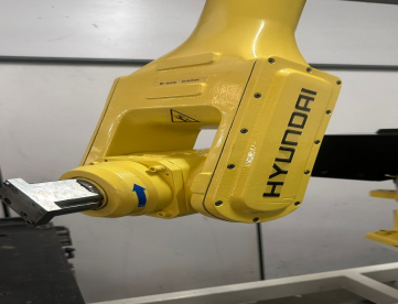 Foto: ROBO MANIPULADOR HYUNDAI HH020 ANO 2015 (02 ROBÔS SEMINOVOS)