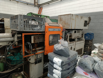Foto: LOTE DE 05 MÁQUINAS INJETORAS 200T DESLIGADAS (VENDA NO ESTADO)
