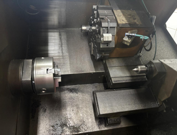 Foto: CENTRO DE TORNEAMENTO TRAUB -TND-160 -MAQUINA TRABALHANDO -ANO 1992