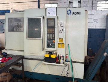 CENTRO DE TORNEAMENTO - ROMI - E320 - 700M X 600MM - ANO 2007