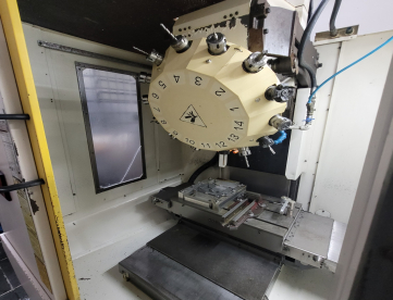 Foto: CENTRO DE USINAGEM VERTICAL  FANUC  ROBODRILL  ALPHA T14 IE MAQUINA TODA REVISADA - ANO 2007 - 500 x 400 x 330 MM
