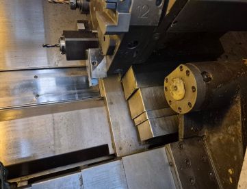 Foto: CENTRO DE TORNEAMENTO DMG GILDEMEISTER CTX 310 COM FERRAMENTAS ACIONADAS - ANO 2008