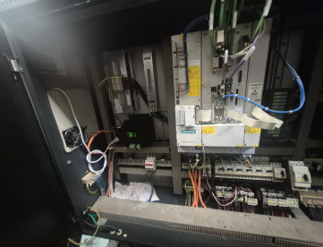 Foto: CENTRO DE TORNEAMENTO DMG GILDEMEISTER CTX 310 COM FERRAMENTAS ACIONADAS - ANO 2008