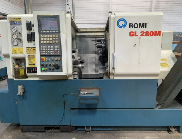Foto: CENTRO DE TORNEAMENTO ROMI GL280M COM FERRAMENTAS ACIONADAS -COMANDO FANUC -MAQUINA MUITO CONSERVADA -ANO 2011