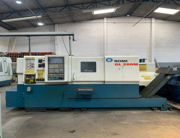 Foto: CENTRO DE TORNEAMENTO ROMI GL280M COM FERRAMENTAS ACIONADAS -COMANDO FANUC -MAQUINA MUITO CONSERVADA -ANO 2011