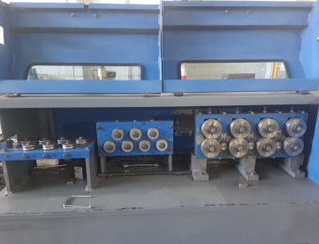 Foto:  MAQUINA DOBRADEIRA DE ARAMES BIDIMENSIONAL TECNOMAQ PROGRAMADA TM AC1 - ANO