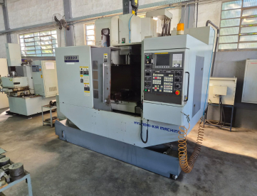 Foto: CENTRO DE USINAGEM VERTICAL HYUNDAI VX400 - 800 X 460 -COMANDO FANUC -ANO 2007
