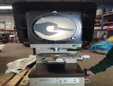 PROJETOR DE PERFIL MITUTOYO -MODELO PJ300 COM ACESSÓRIOS