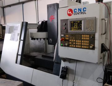 CENTRO DE USINAGEM VERTICAL  MARCA FEELER  MODELO FV 1000  ANO 2004  MAQUINA TODA REVISADA  100 %