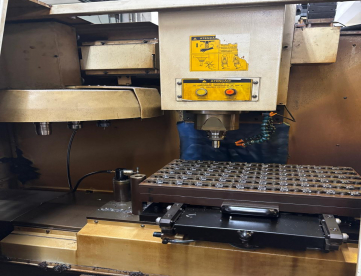 Foto: CENTRO DE USINAGEM - ROMI - DISCOVERY 760 COM PALLET  ANO 2007 - COMANDO FANUC