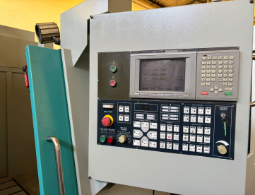 Foto: CENTRO DE USINGEM VERTICAL - FEELER - FV1000 - 1000 X 500 X 505MM - ANO 2003 - COMANDO MITSUBISHI M65S