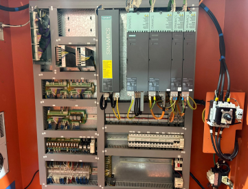 Foto: FRESADORA CNC VEKER - MVK1700F - 1700 X 700 X 670MM - ANO 2012 - COMANDO SIEMENS SINUMERIK 828D