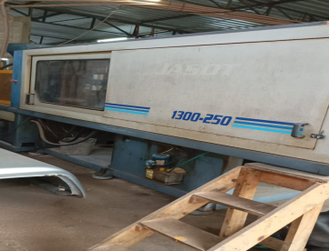 Foto: INJETORA DE PLÁSTICOS JASOT 1300/250 (250T) ANO 2007