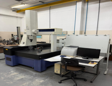 Foto: TRIDIMENSIONAL - MITUTOYO - CRYSTA PLUS - M7106 - MANUAL - 700 x 1000 x 600 MM