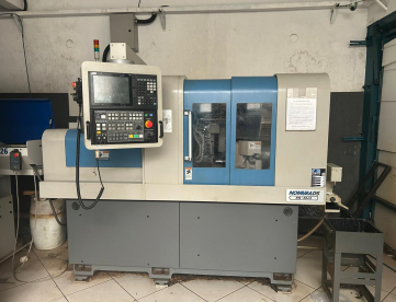 TORNO CNC AUTOMÁTICO DE CABEÇOTE MOVEL  MARCA NOMURA  MODELO NN-20J3 - ANO 2024