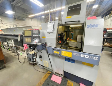 TORNO CNC AUTOMÁTICO DE CABEÇOTE MOVEL  MARCA  STAR  MODELO SR20RII -COM ALIMENTADOR DE BARRAS - ANO 2004