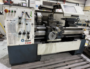 TORNO MECÂNICO - ROMI - T240 - ANO 2013 - 400 x 1000 MM