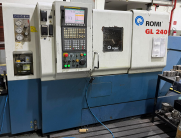 Foto: CENTRO DE TORNEAMENTO - ROMI - GL240 - ANO 2012 - 240 x 400 MM - COMANDO FANUC
