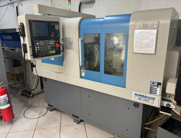 TORNO CNC AUTOMÁTICO DE CABEÇOTE MÓVEL - NOMURA - NN-20J3 - ANO 2024