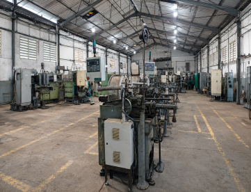 TORNO AUTOMÁTICO SUIÇO DE CABEÇOTE MÓVEL - R10 - COM CABEÇOTE DE ROSQUEAR E DE FENDAR