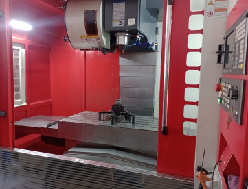 Foto: CENTRO DE USINAGEM VERTICAL - EURON - SM1300 -1.300 × 750 × 730 -12.000 RPM - COMANDO SIEMENS - ANO 2024
