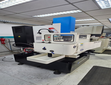 Foto: ELETROEROSÃO DE PENTRAÇÃO - EUROSTEC - EDM 350NC - 350 X250 X200 - ANO 2024